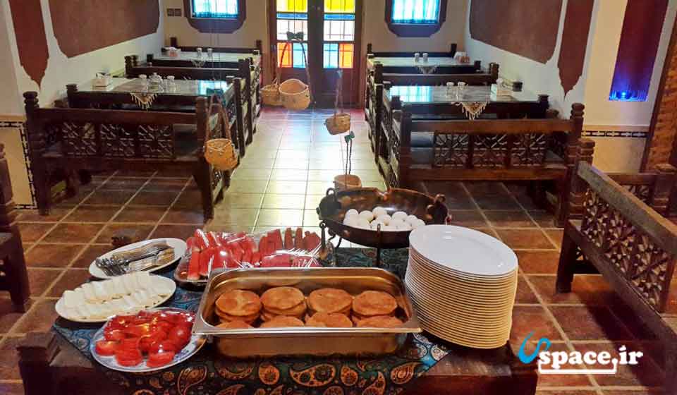 صبحانه در رستوران هتل سنتی تی دا - کویر مصر - خور و بیابانک - اصفهان